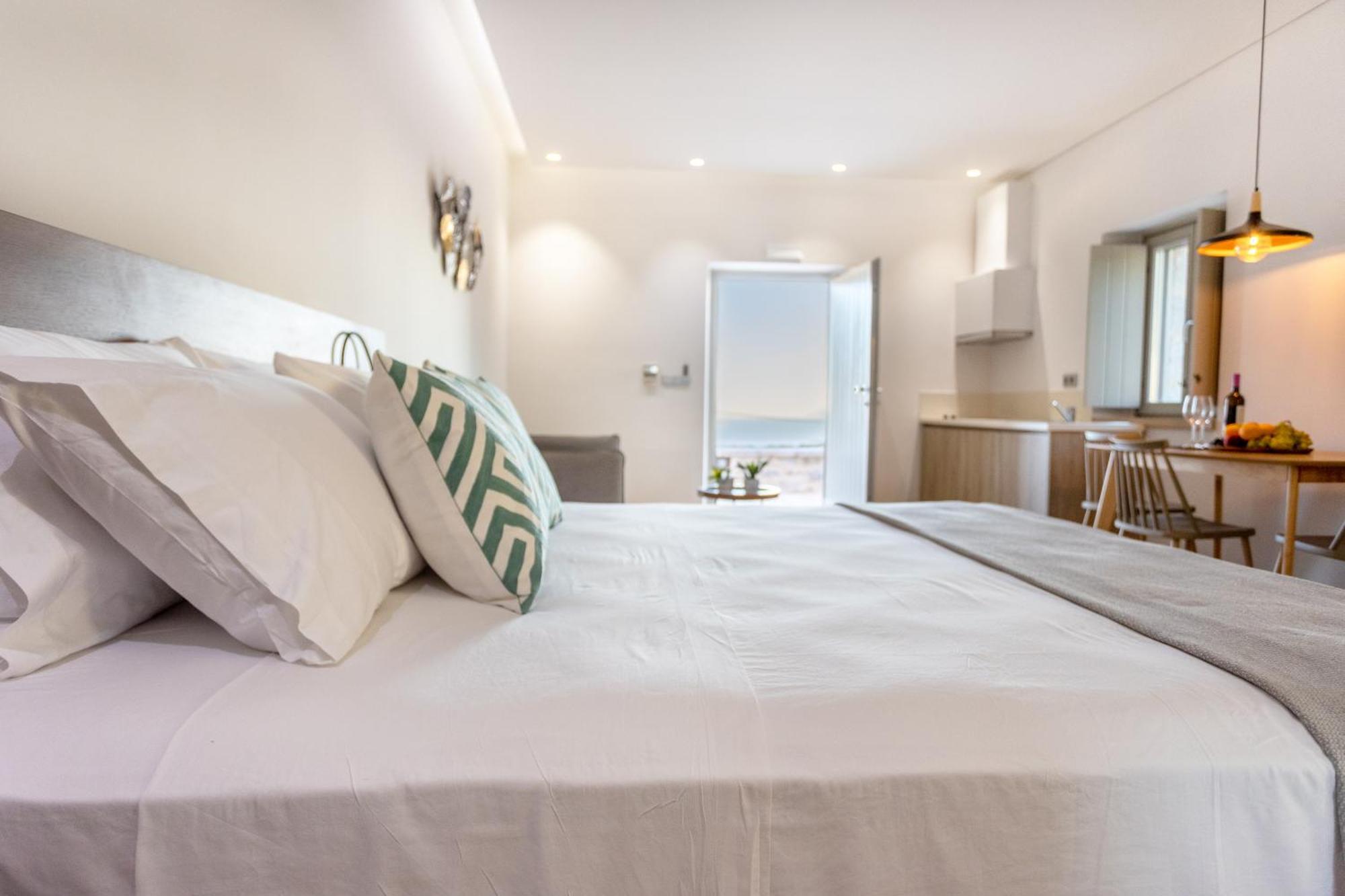 Armantanis Luxury Suites Ареополис Номер фото